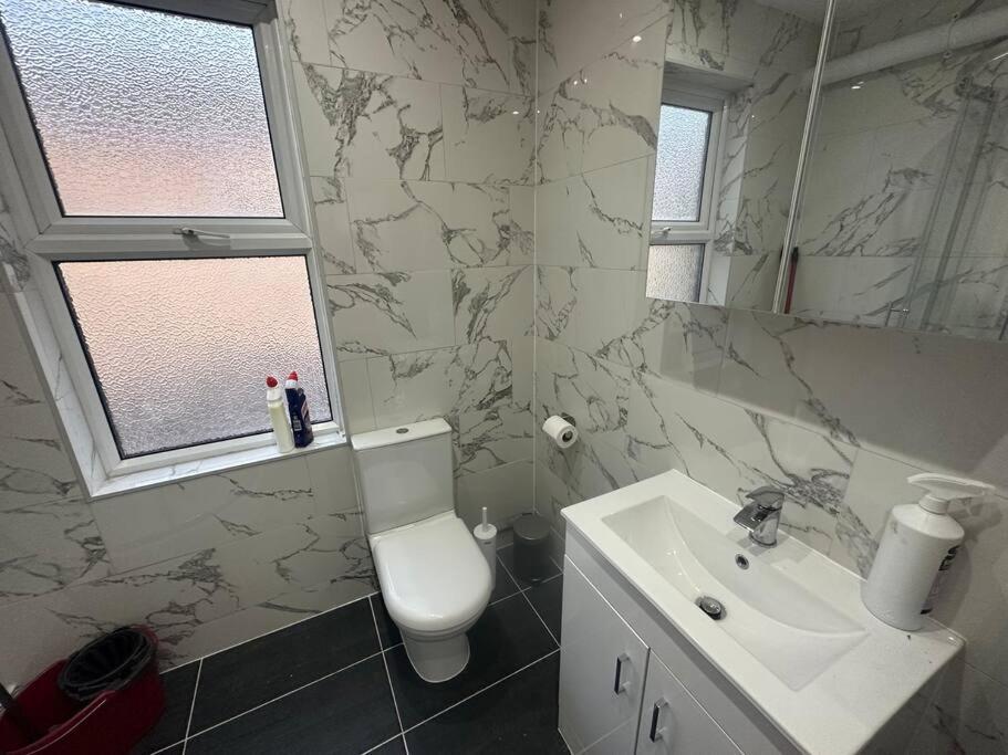 Modern 2 Bedroom Flat, Se6 Catford Exterior photo