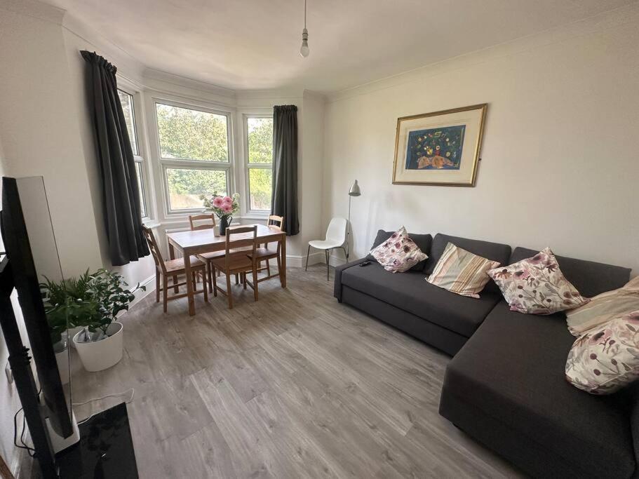 Modern 2 Bedroom Flat, Se6 Catford Exterior photo