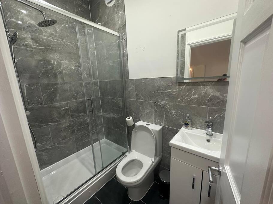 Modern 2 Bedroom Flat, Se6 Catford Exterior photo